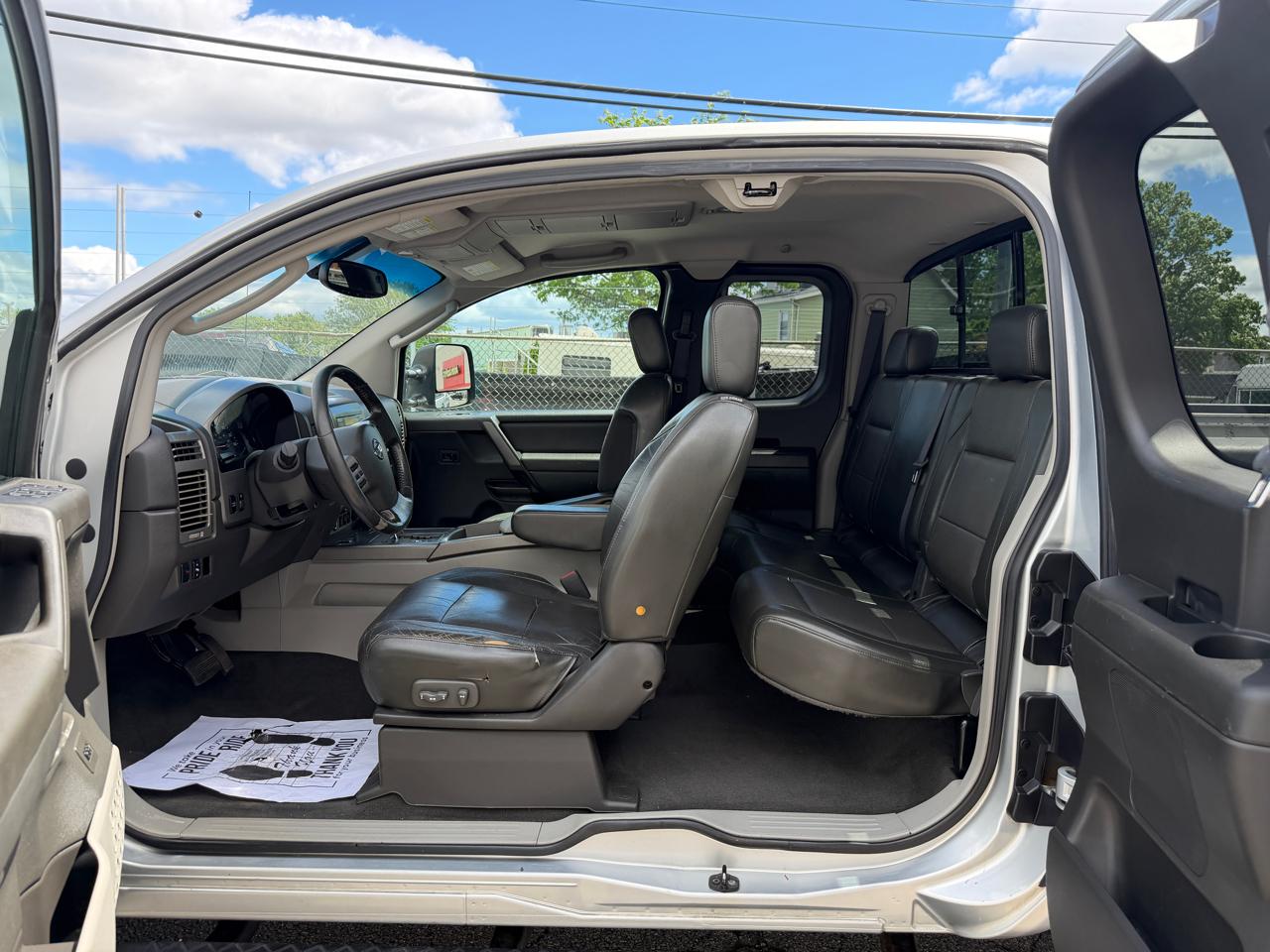 Nissan Titan LE King Cab 4WD 2004