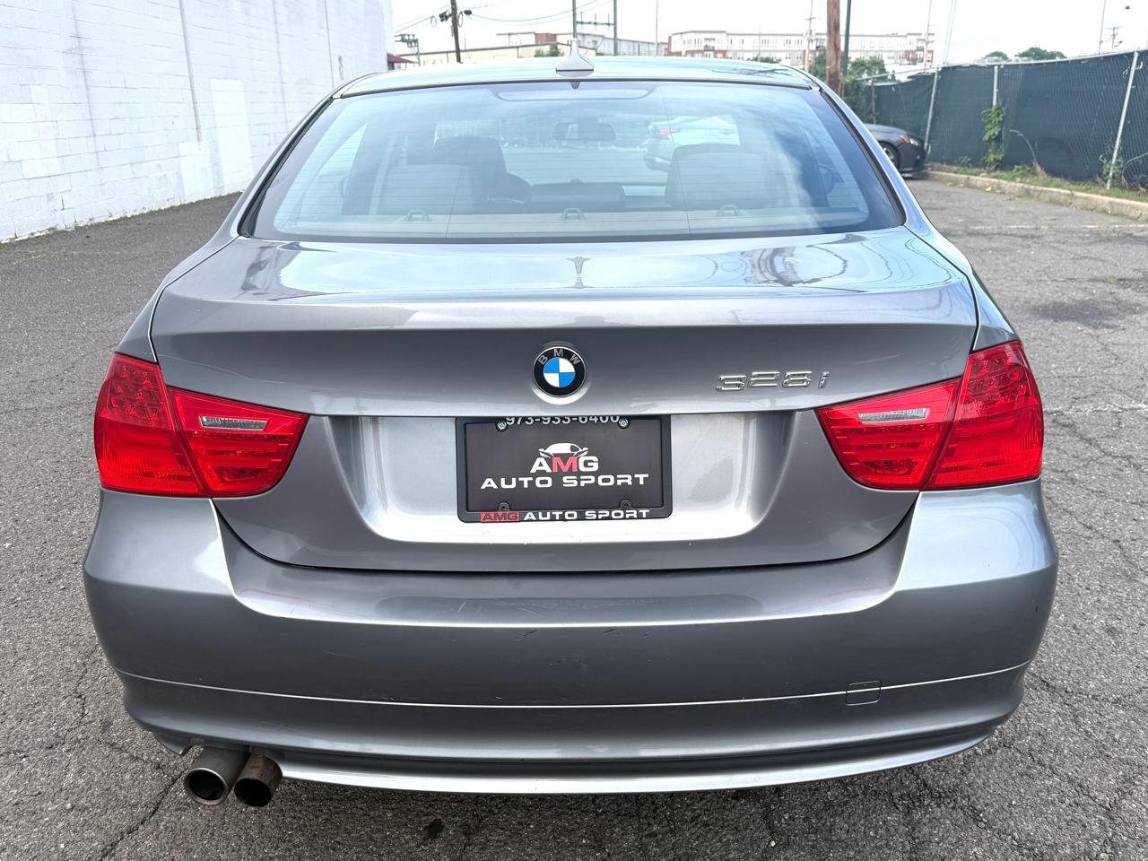 BMW 3 Series 4dr Sdn 328i RWD SULEV 2009