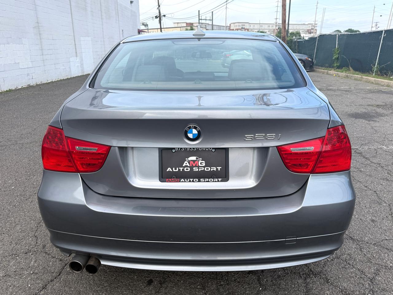 BMW 3 Series 4dr Sdn 328i RWD SULEV 2009