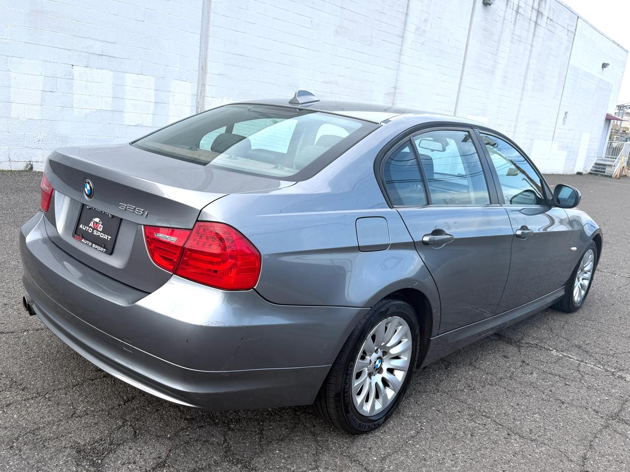 BMW 3 Series 4dr Sdn 328i RWD SULEV 2009