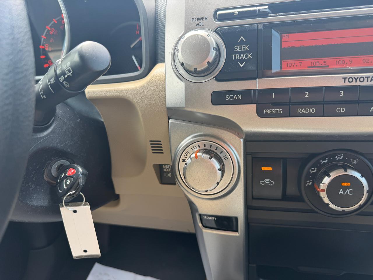 Toyota 4Runner 4WD 4dr V6 Limited (Natl) 2013