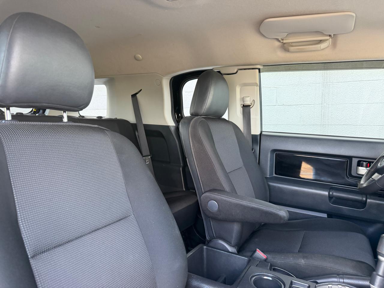 Toyota FJ Cruiser 4WD 4dr Man (Natl) 2014