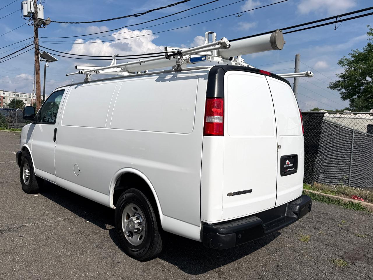 Chevrolet Express Cargo Van RWD 3500 135" 2020