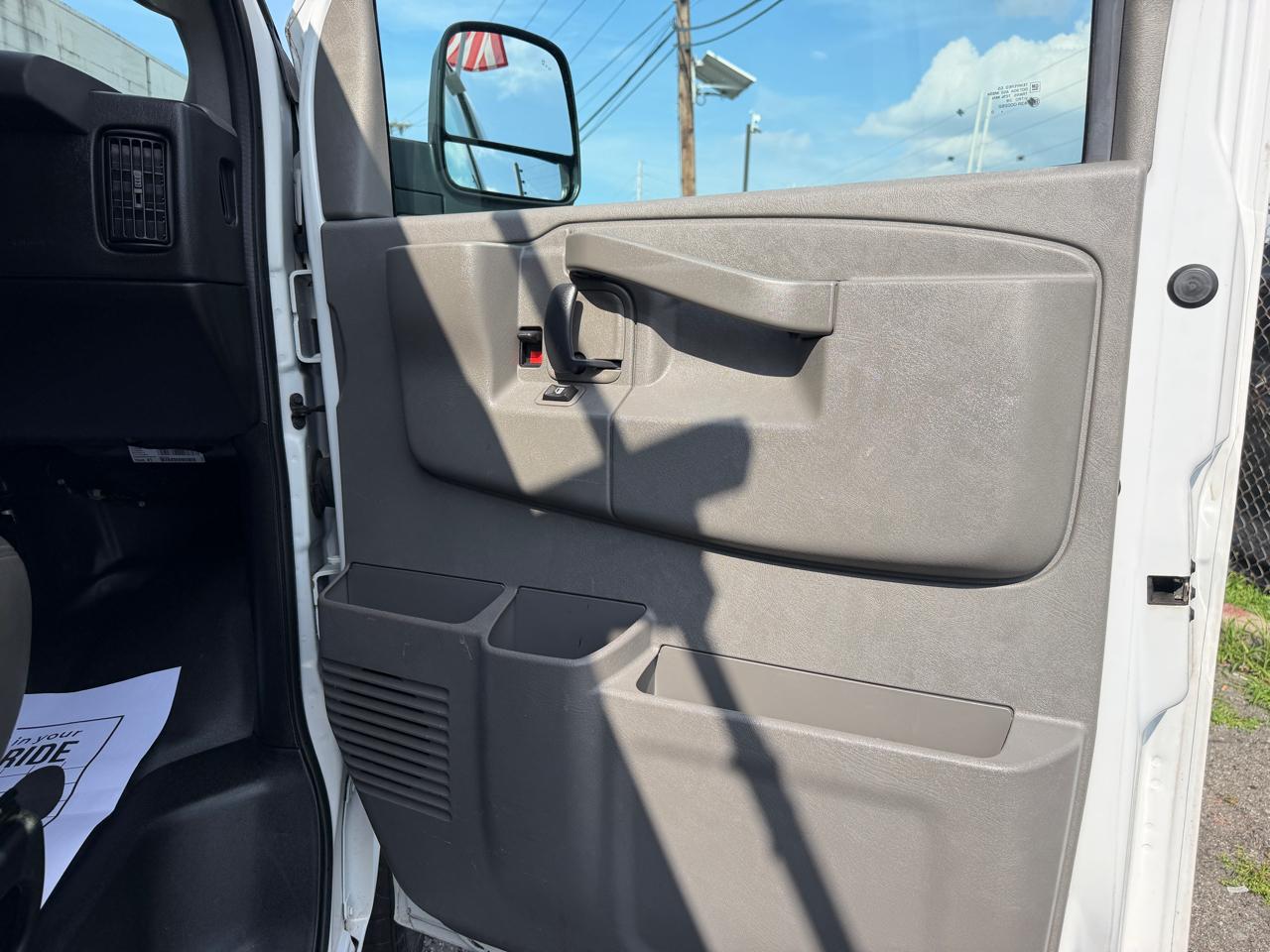 Chevrolet Express Cargo Van RWD 3500 135" 2020