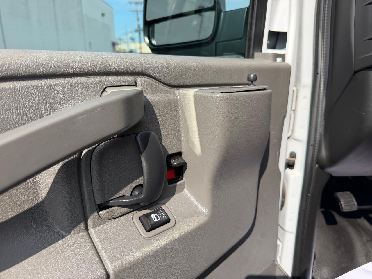 Chevrolet Express Cargo Van RWD 3500 135" 2020