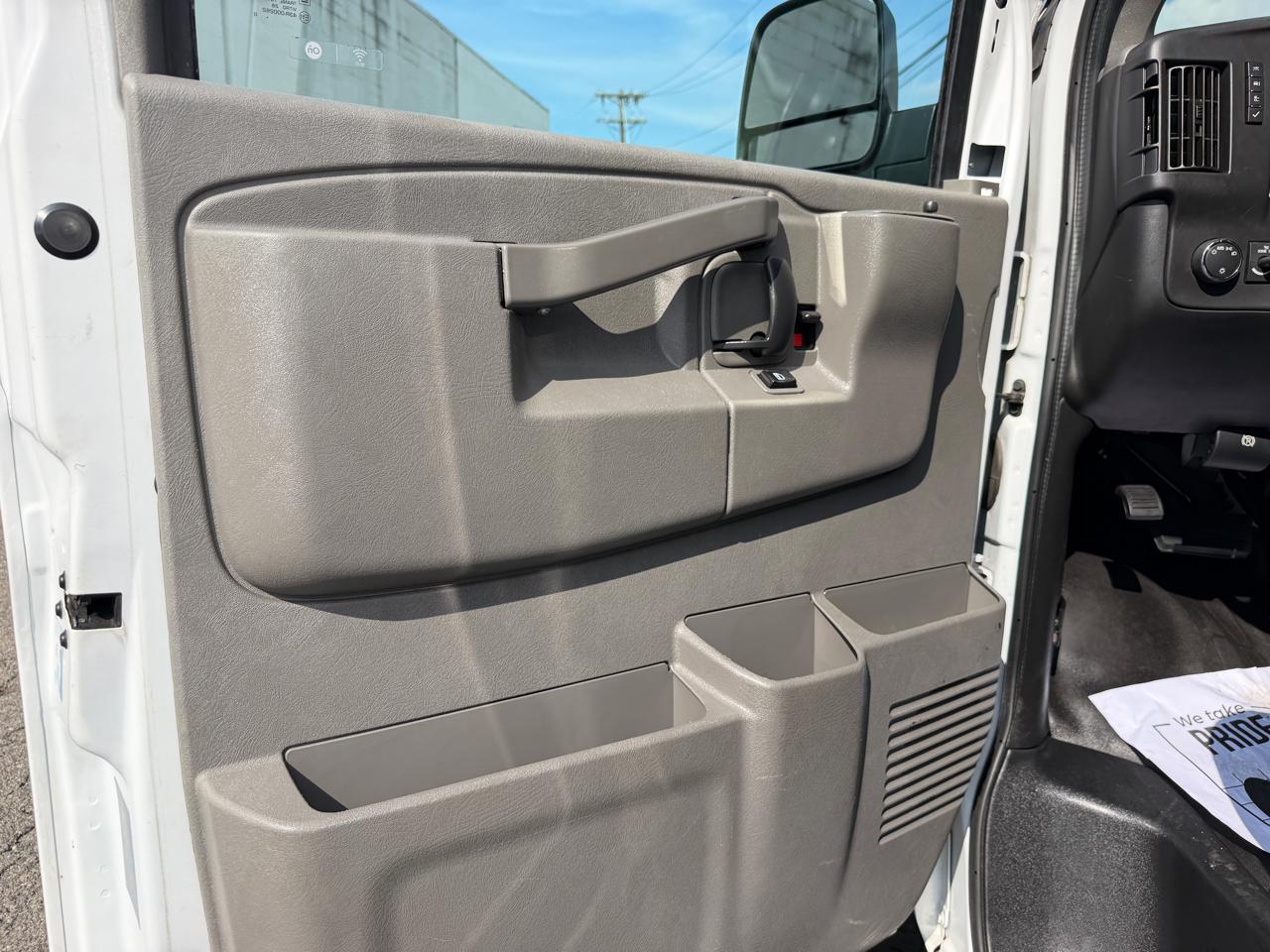 Chevrolet Express Cargo Van RWD 3500 135" 2020