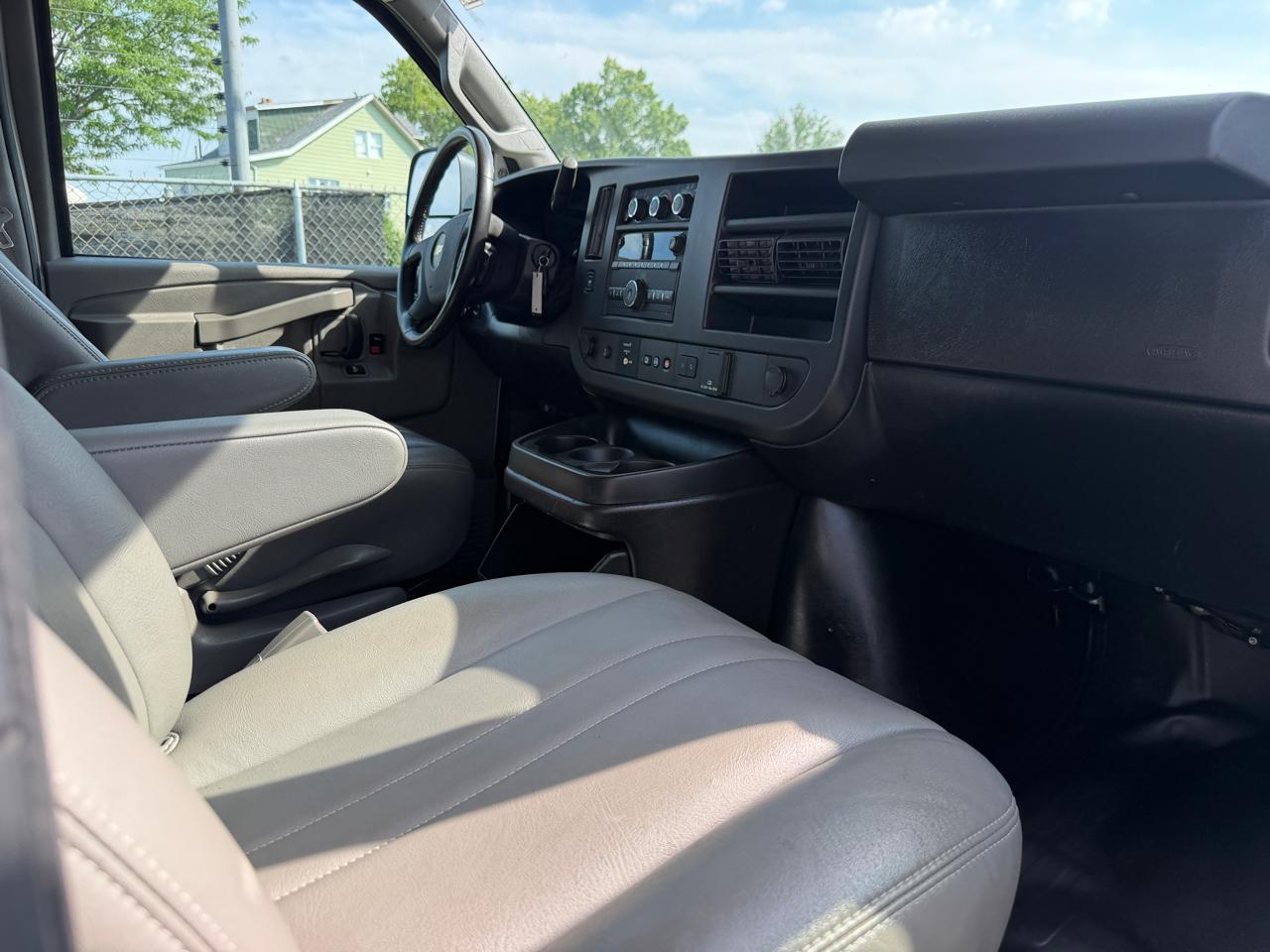 Chevrolet Express Cargo Van RWD 3500 135" 2020