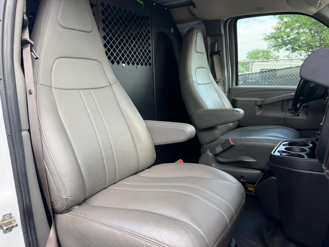 Chevrolet Express Cargo Van RWD 3500 135" 2020