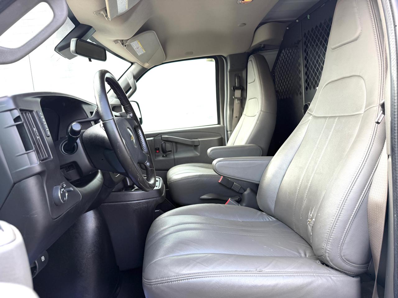 Chevrolet Express Cargo Van RWD 3500 135" 2020