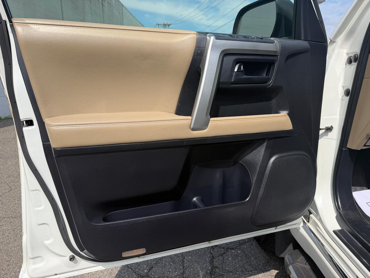 Toyota 4Runner 4WD 4dr V6 Limited (Natl) 2012