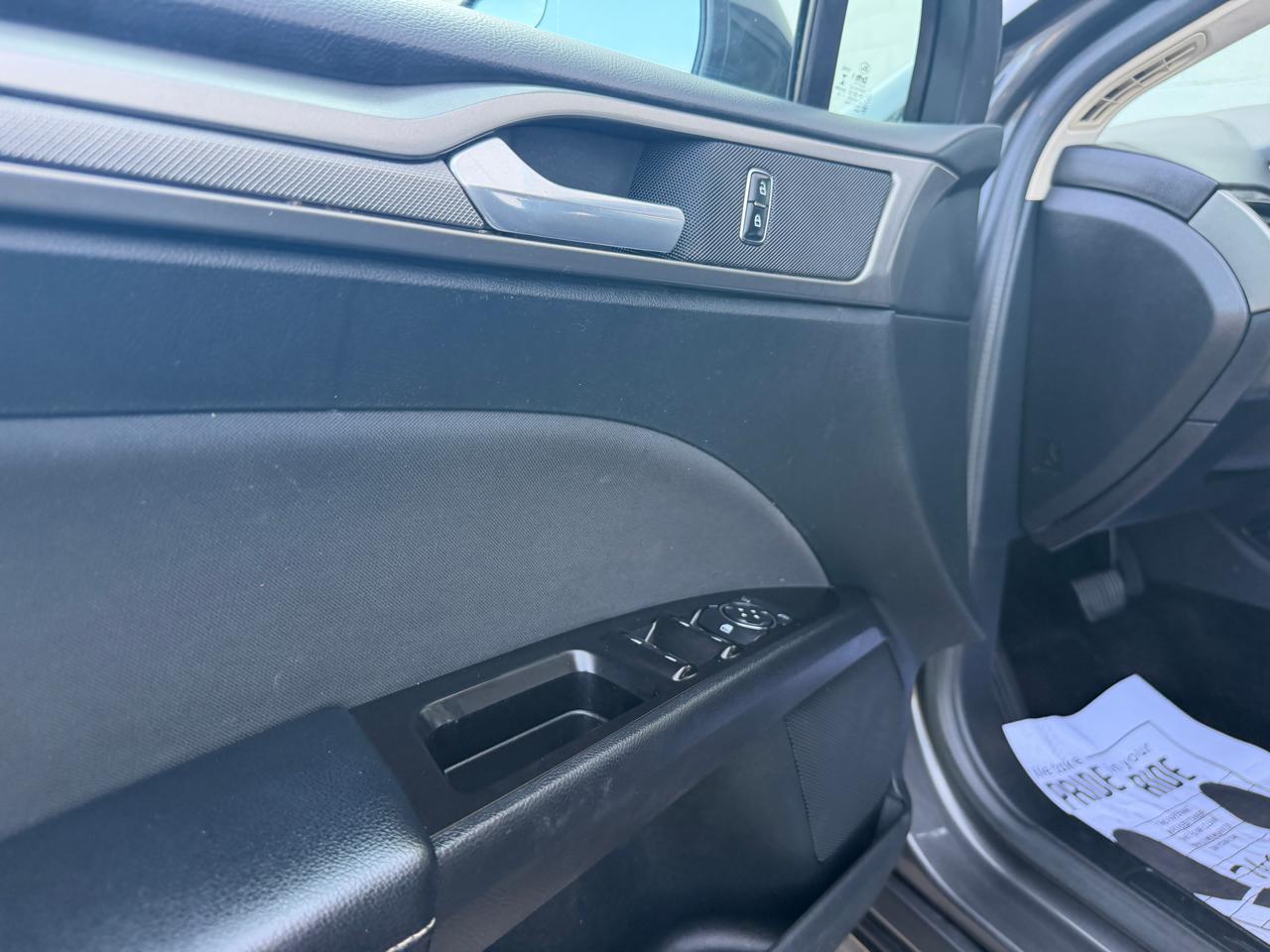 Ford Fusion SE FWD 2017