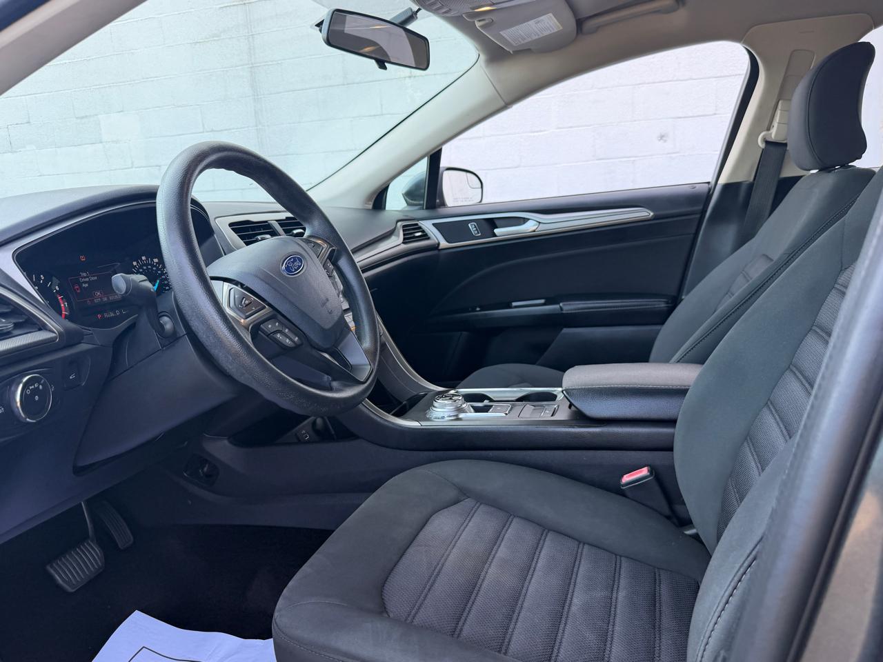 Ford Fusion SE FWD 2017