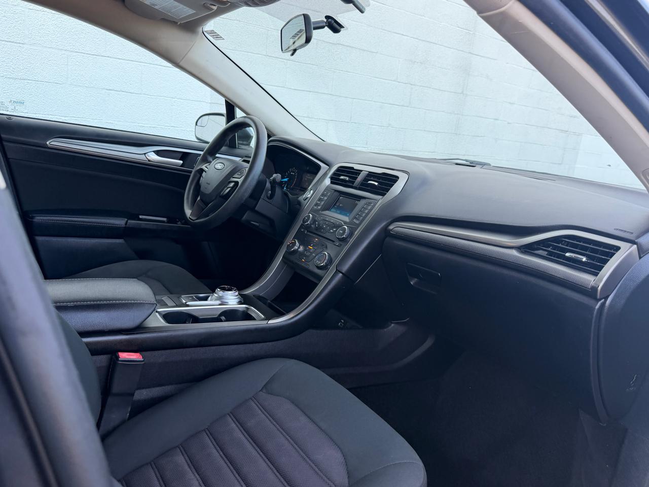 Ford Fusion SE FWD 2017