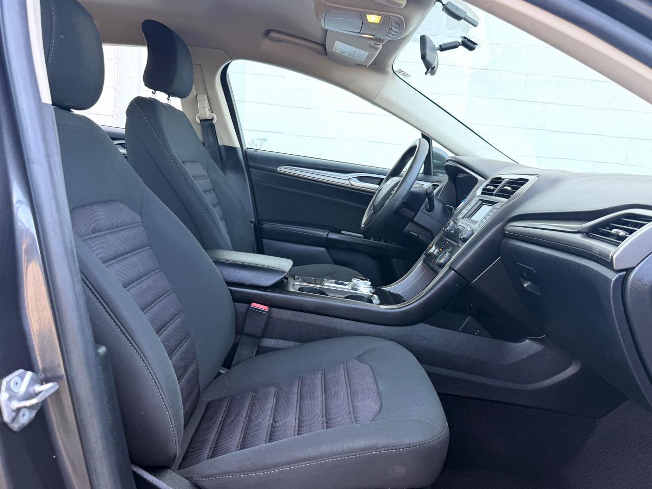 Ford Fusion SE FWD 2017