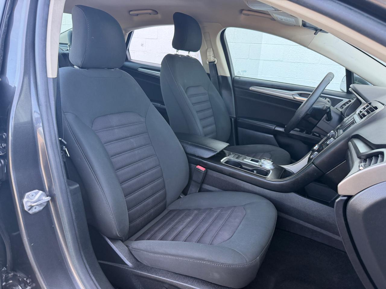 Ford Fusion SE FWD 2017