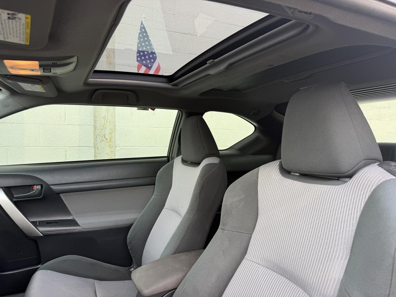 Scion tC 2dr HB Man (Natl) 2014