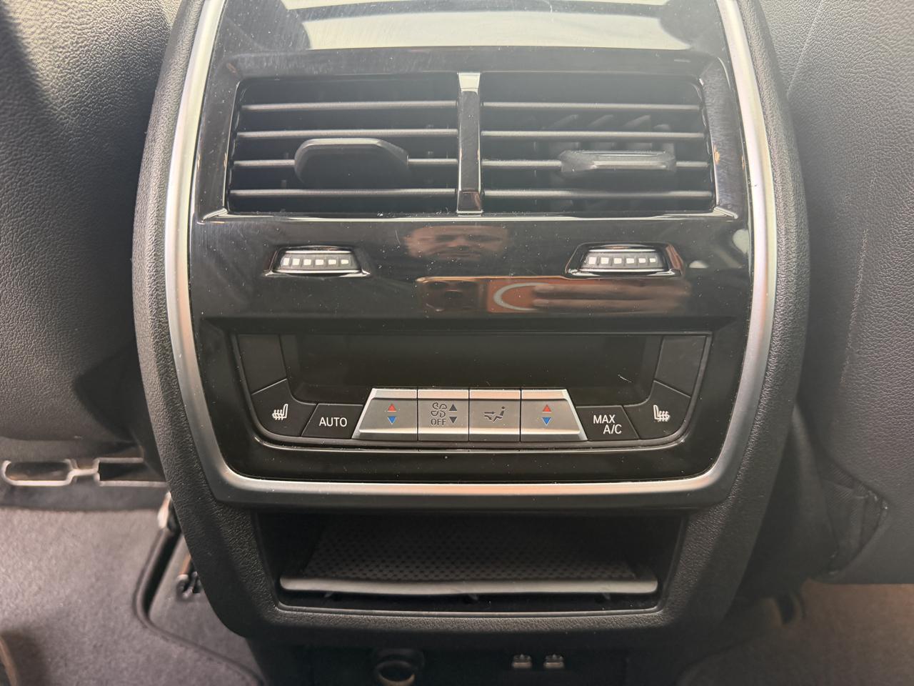 BMW X7 xDrive40i Sports Activity Vehicle 2020