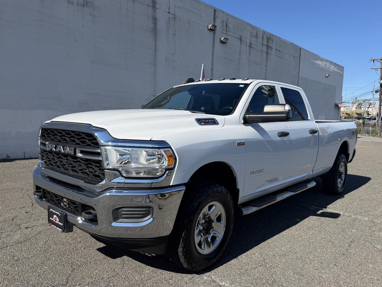 RAM 2500 Tradesman 4x4 Crew Cab 8' Box 2022