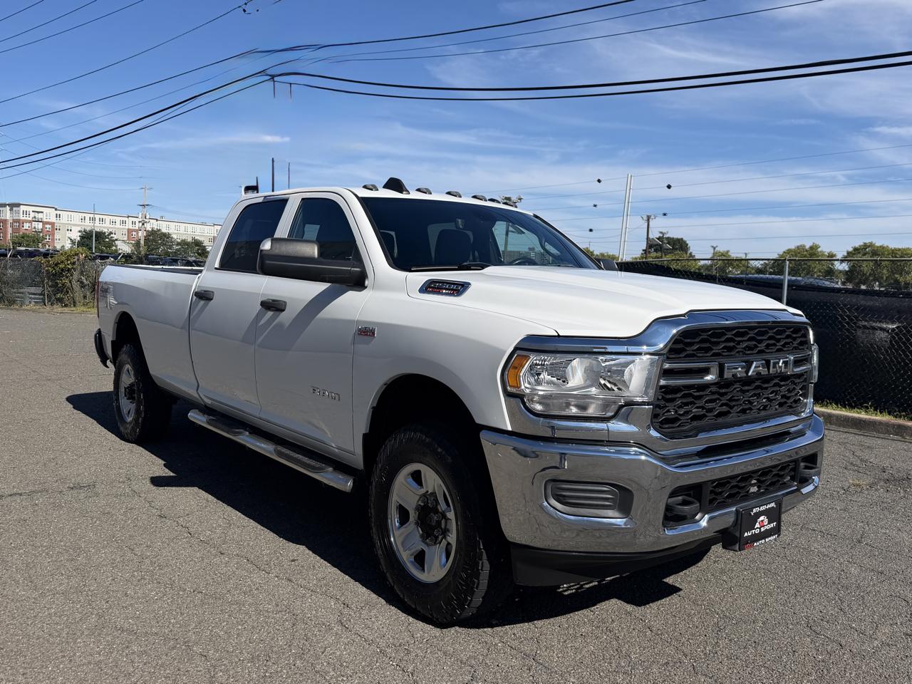 RAM 2500 Tradesman 4x4 Crew Cab 8' Box 2022