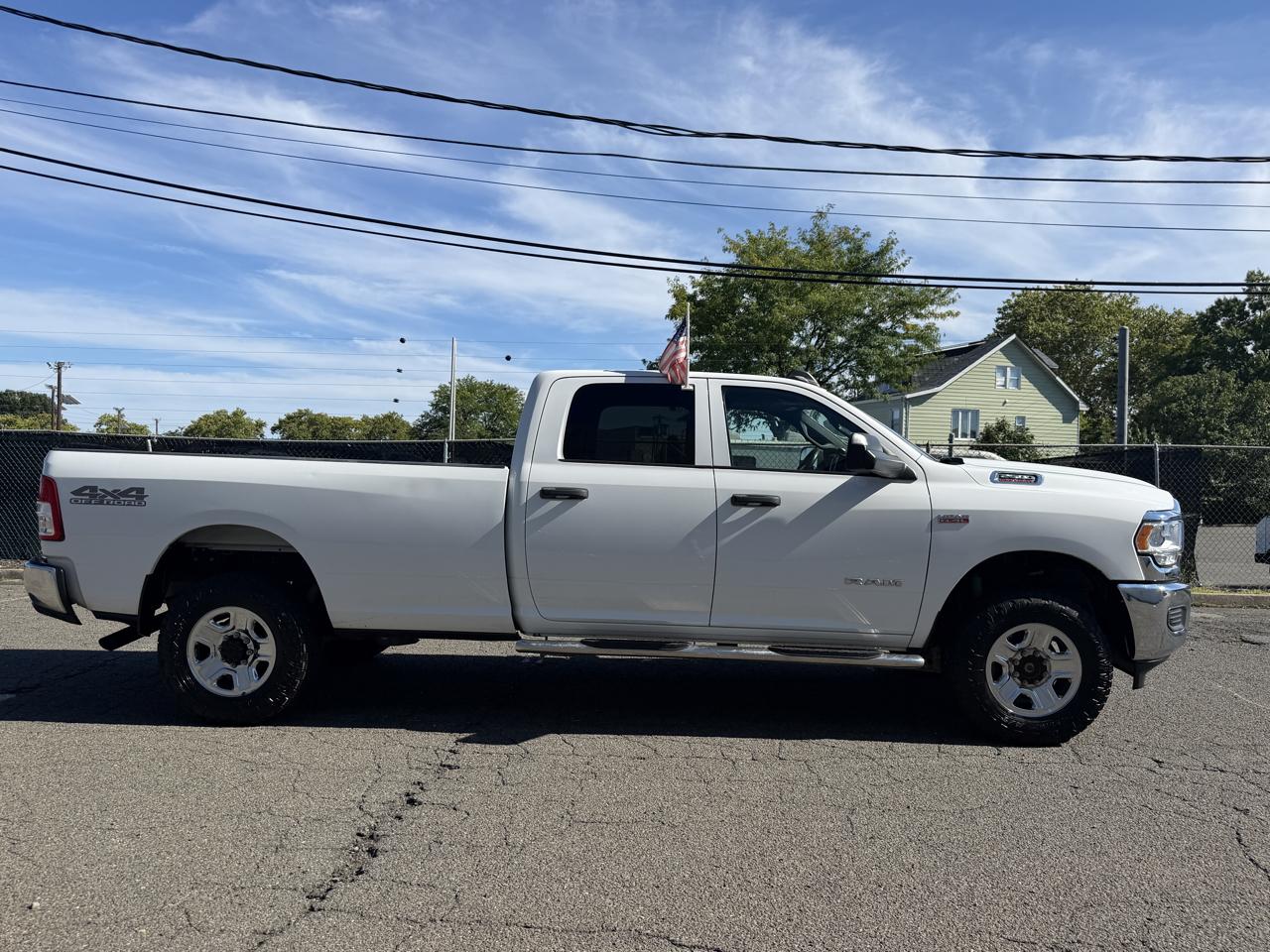 RAM 2500 Tradesman 4x4 Crew Cab 8' Box 2022