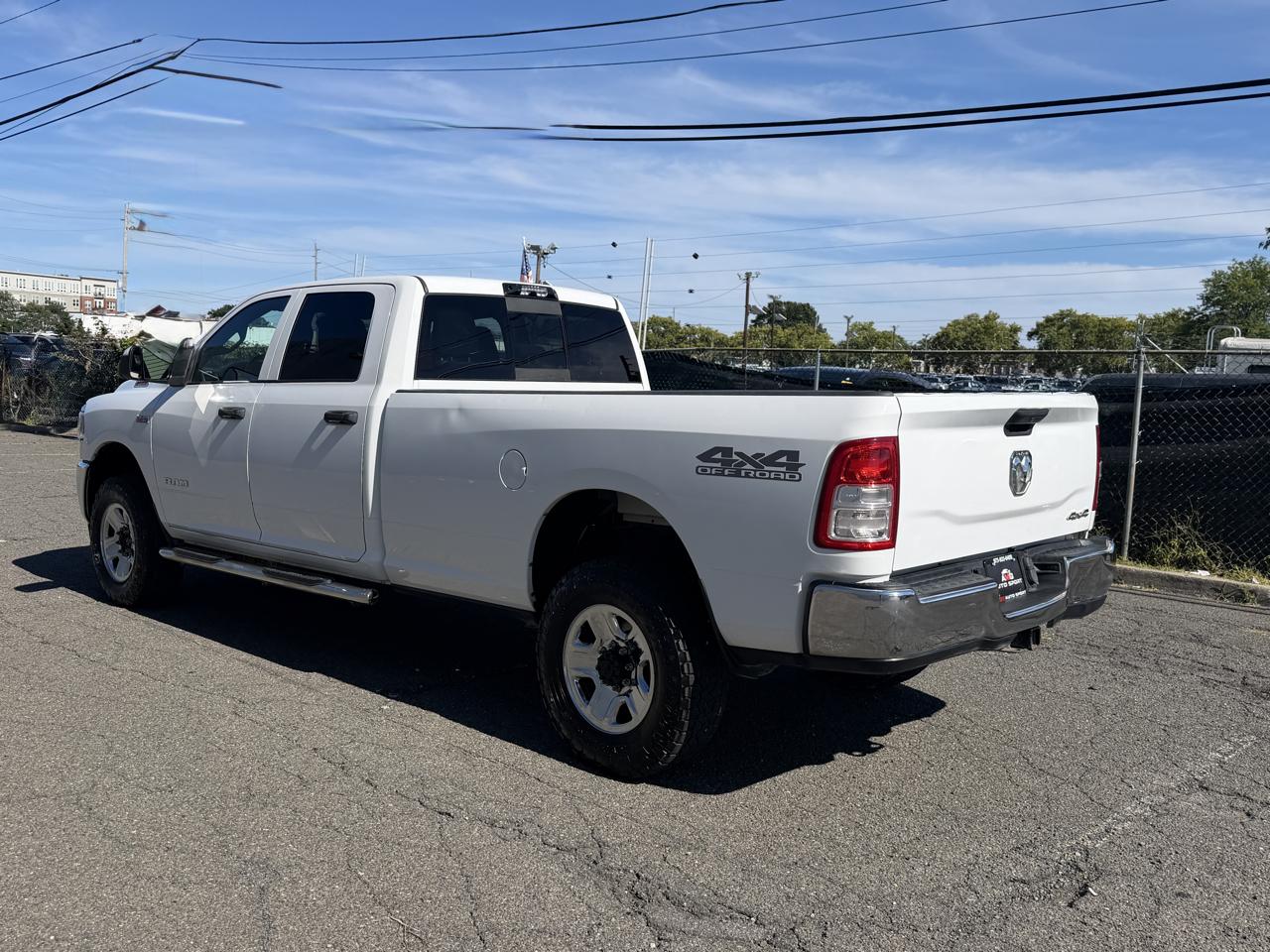 RAM 2500 Tradesman 4x4 Crew Cab 8' Box 2022