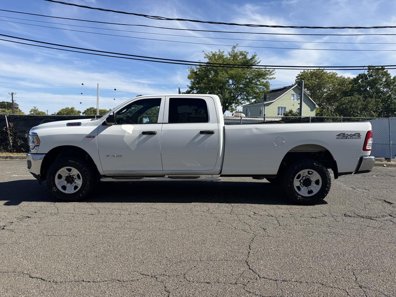 RAM 2500 Tradesman 4x4 Crew Cab 8' Box 2022