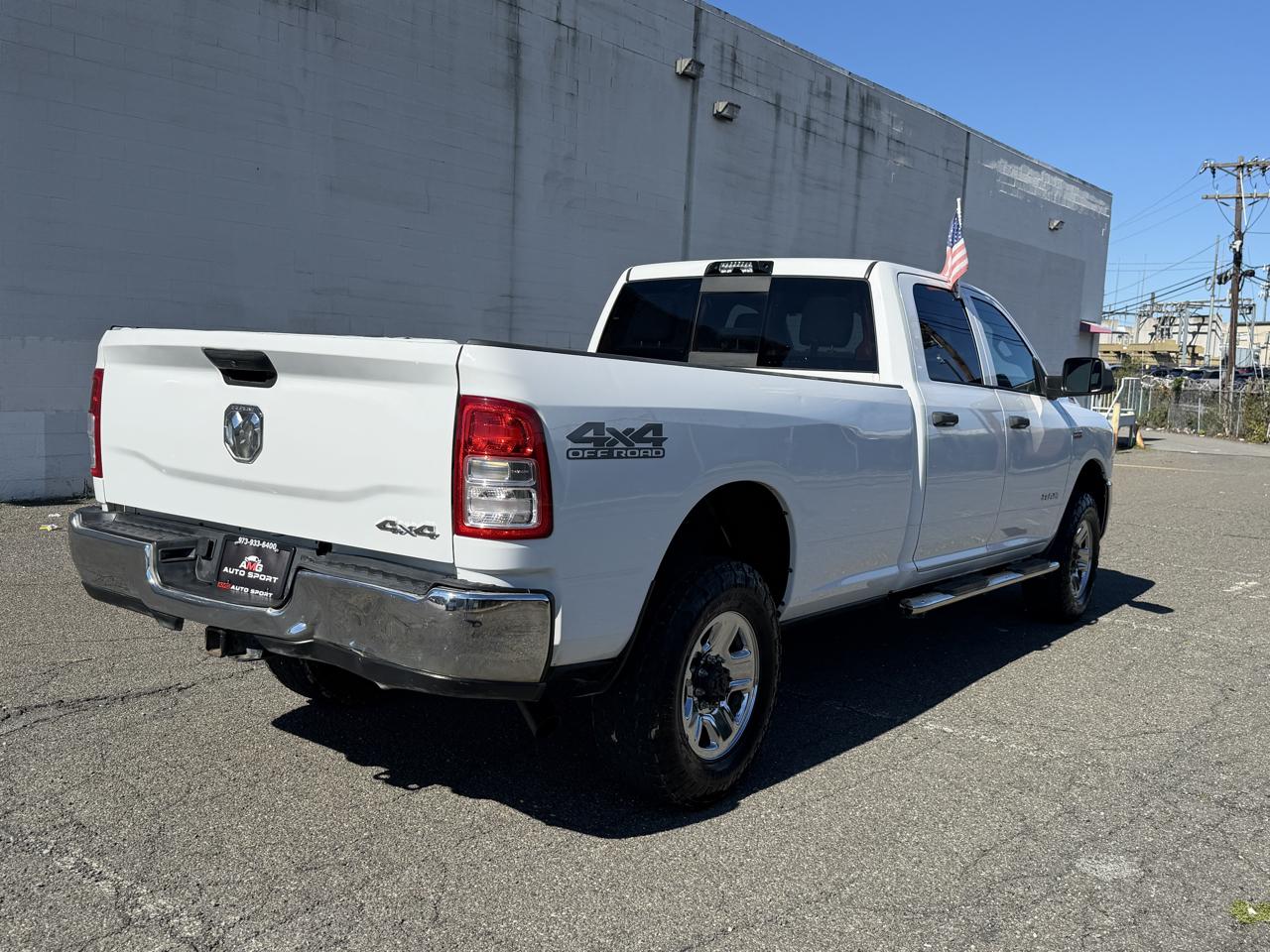 RAM 2500 Tradesman 4x4 Crew Cab 8' Box 2022