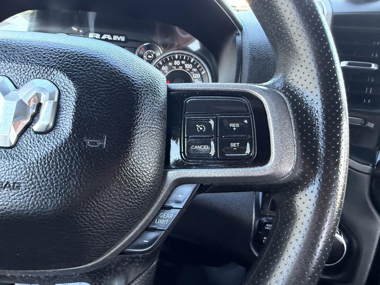 RAM 2500 Tradesman 4x4 Crew Cab 8' Box 2022