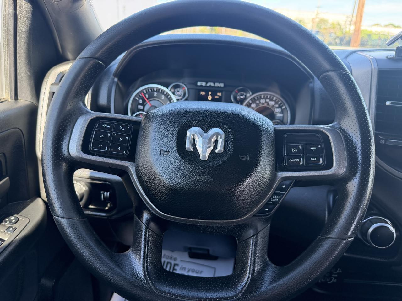 RAM 2500 Tradesman 4x4 Crew Cab 8' Box 2022