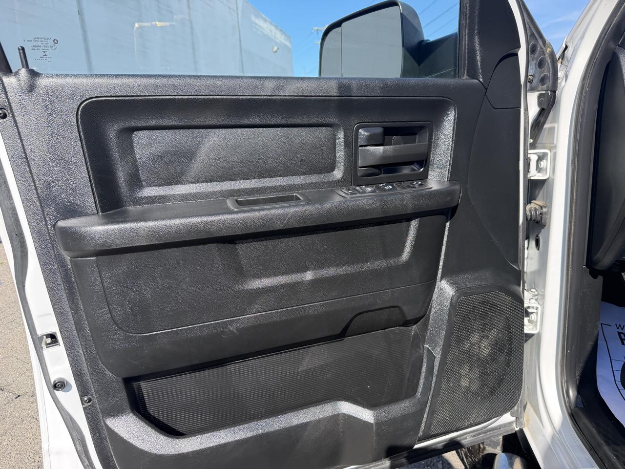 RAM 2500 Tradesman 4x4 Crew Cab 8' Box 2022