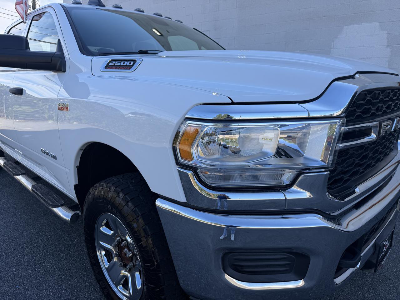 RAM 2500 Tradesman 4x4 Crew Cab 8' Box 2022