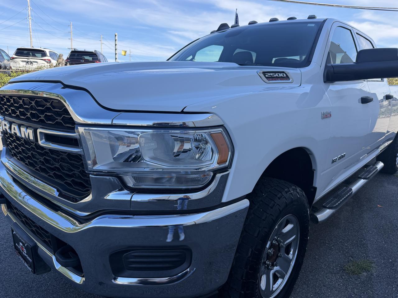 RAM 2500 Tradesman 4x4 Crew Cab 8' Box 2022