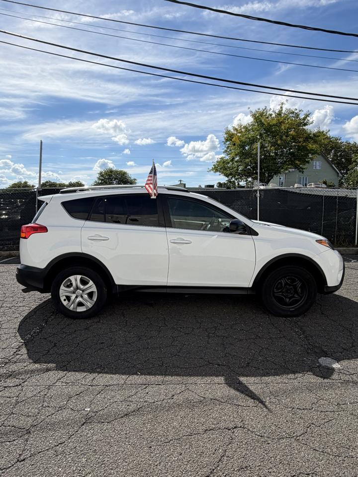 Toyota RAV4 AWD 4dr LE (Natl) 2013