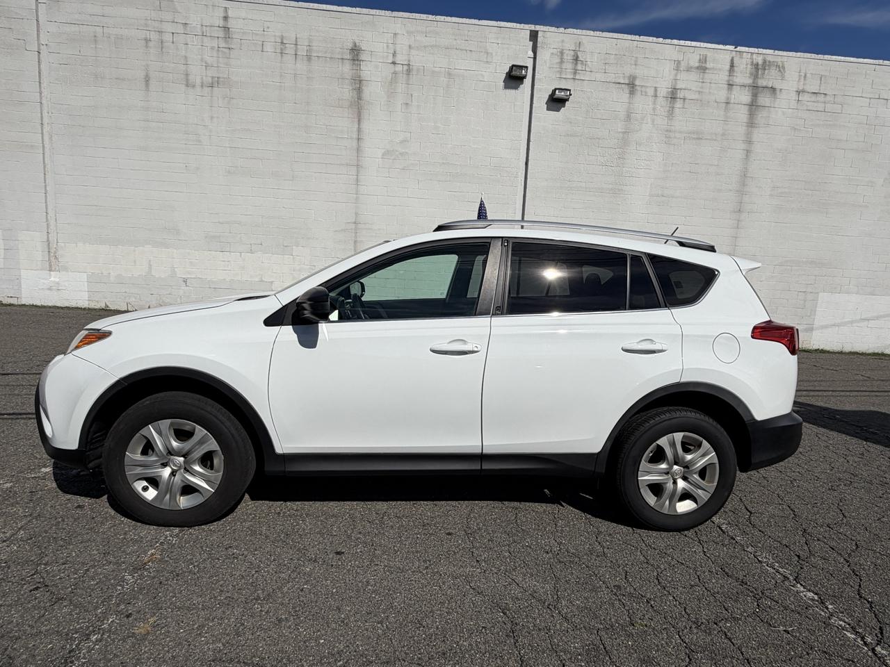 Toyota RAV4 AWD 4dr LE (Natl) 2013