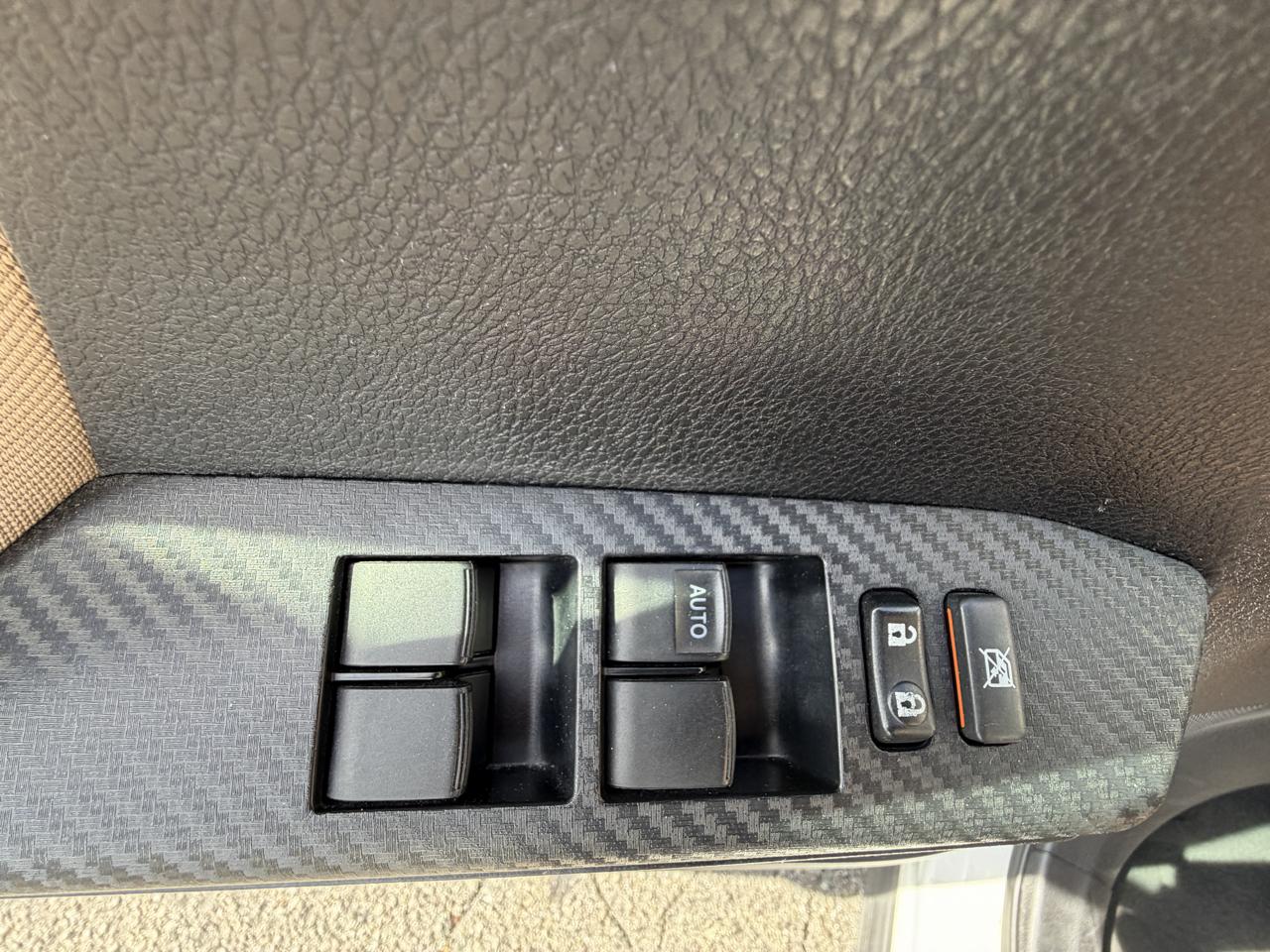 Toyota RAV4 AWD 4dr LE (Natl) 2013