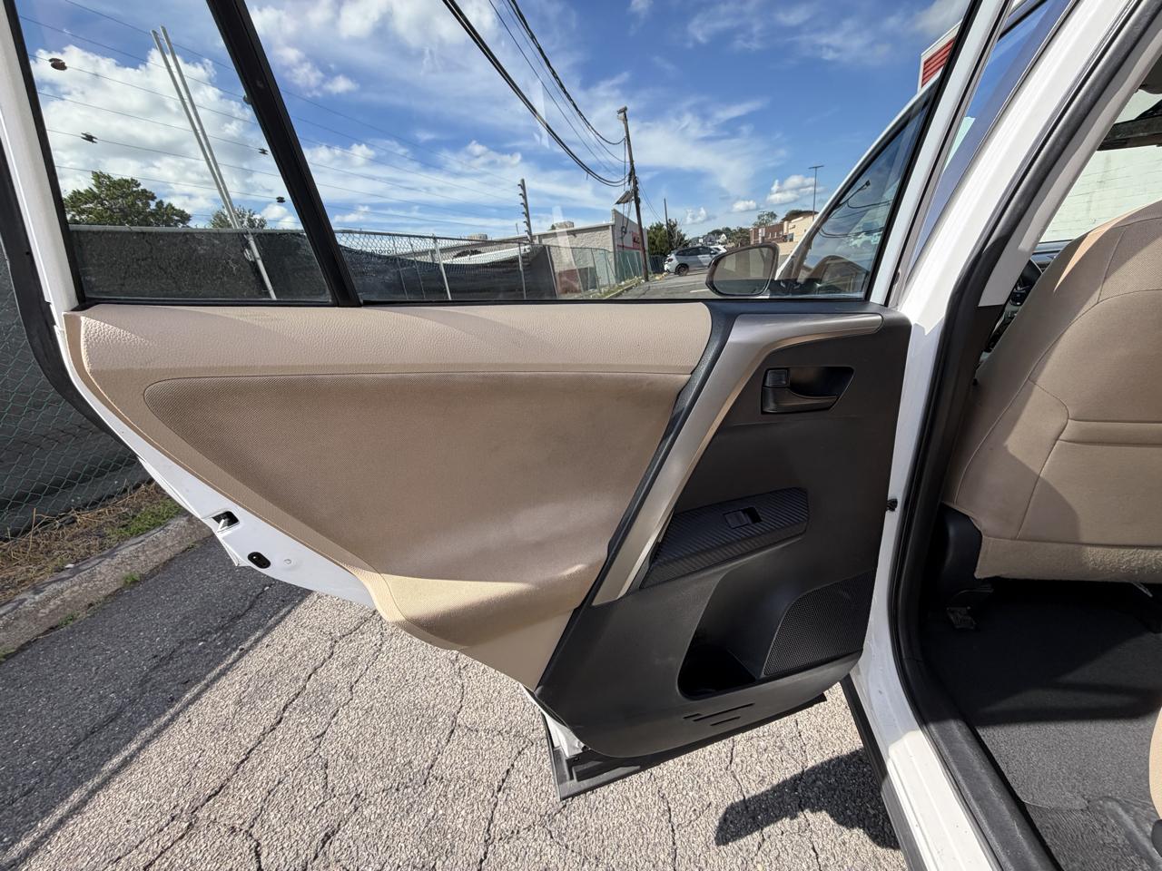 Toyota RAV4 AWD 4dr LE (Natl) 2013