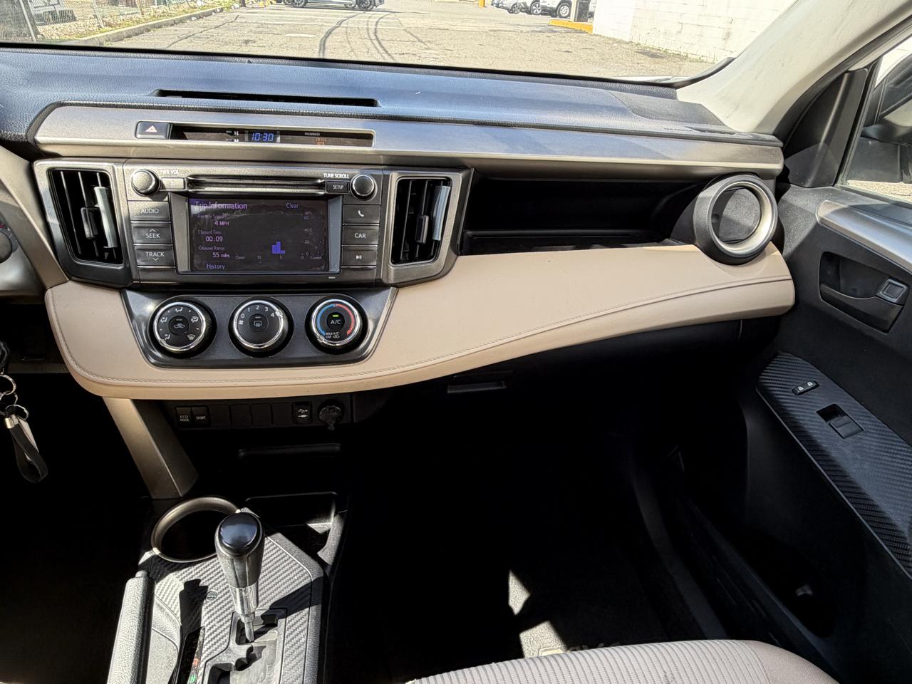 Toyota RAV4 AWD 4dr LE (Natl) 2013
