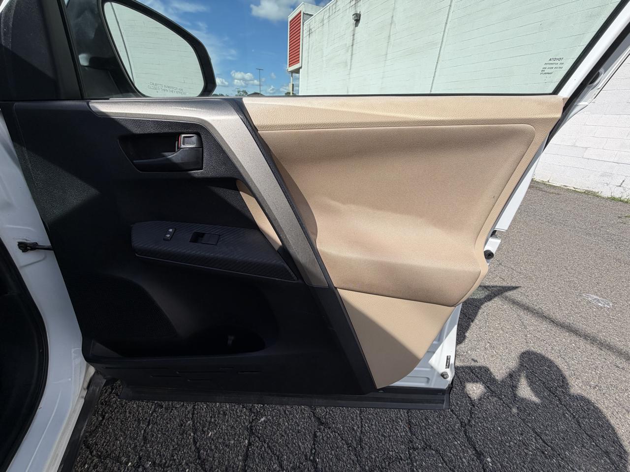 Toyota RAV4 AWD 4dr LE (Natl) 2013