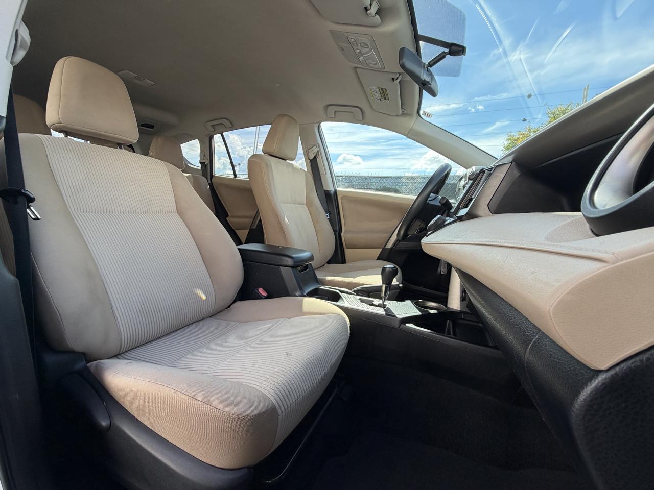 Toyota RAV4 AWD 4dr LE (Natl) 2013