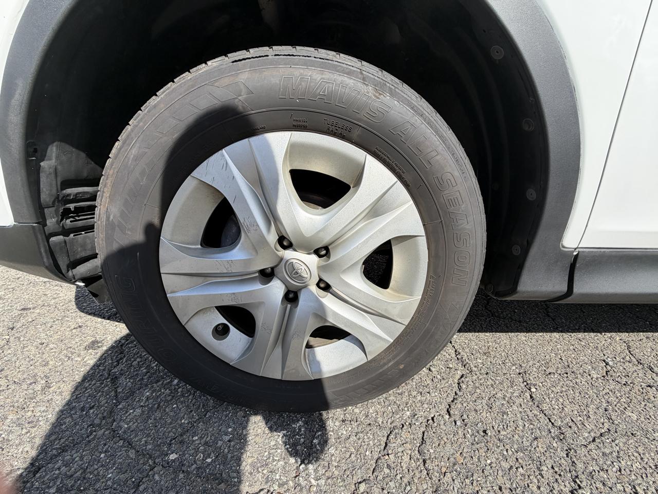 Toyota RAV4 AWD 4dr LE (Natl) 2013