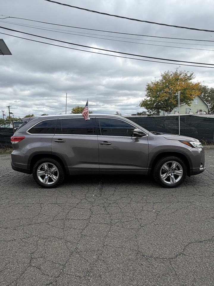 Toyota Highlander Limited V6 FWD (Natl) 2019