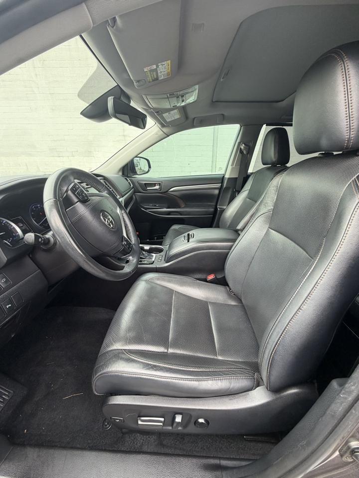 Toyota Highlander Limited V6 FWD (Natl) 2019