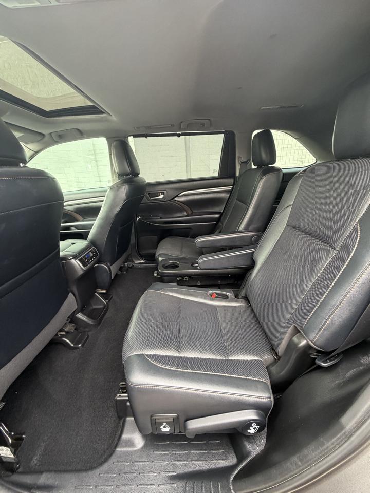 Toyota Highlander Limited V6 FWD (Natl) 2019