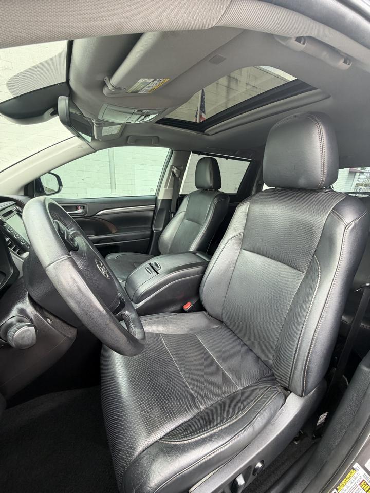 Toyota Highlander Limited V6 FWD (Natl) 2019