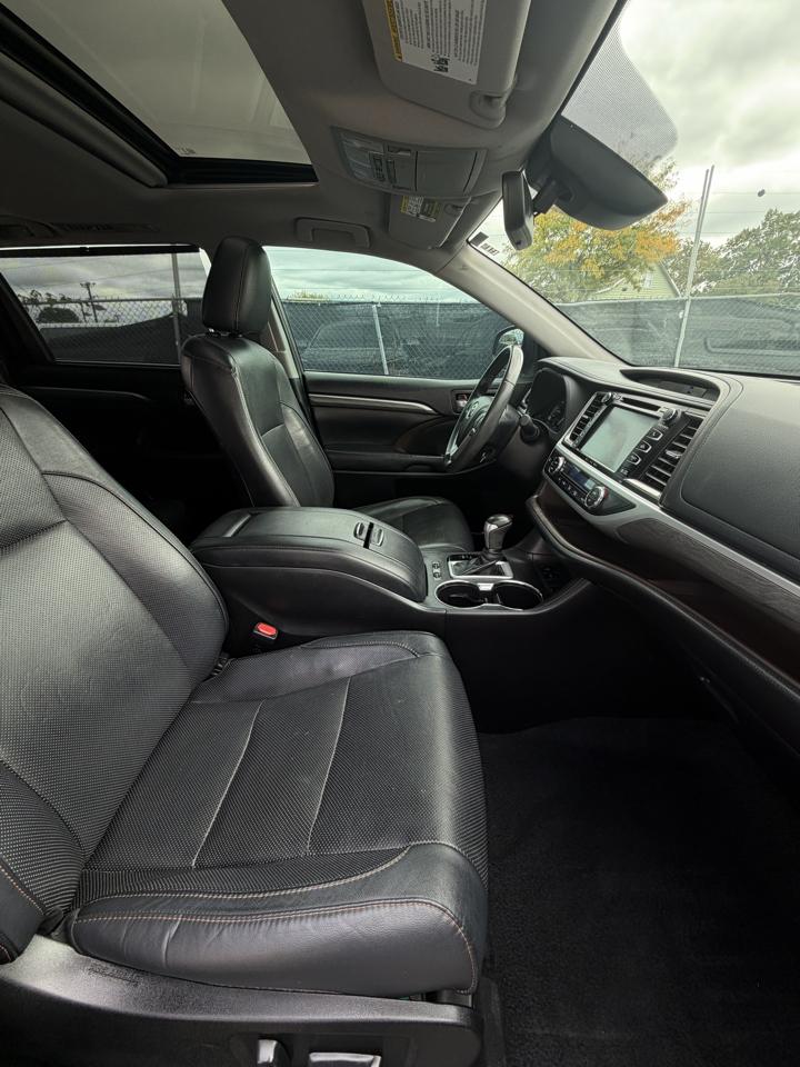 Toyota Highlander Limited V6 FWD (Natl) 2019