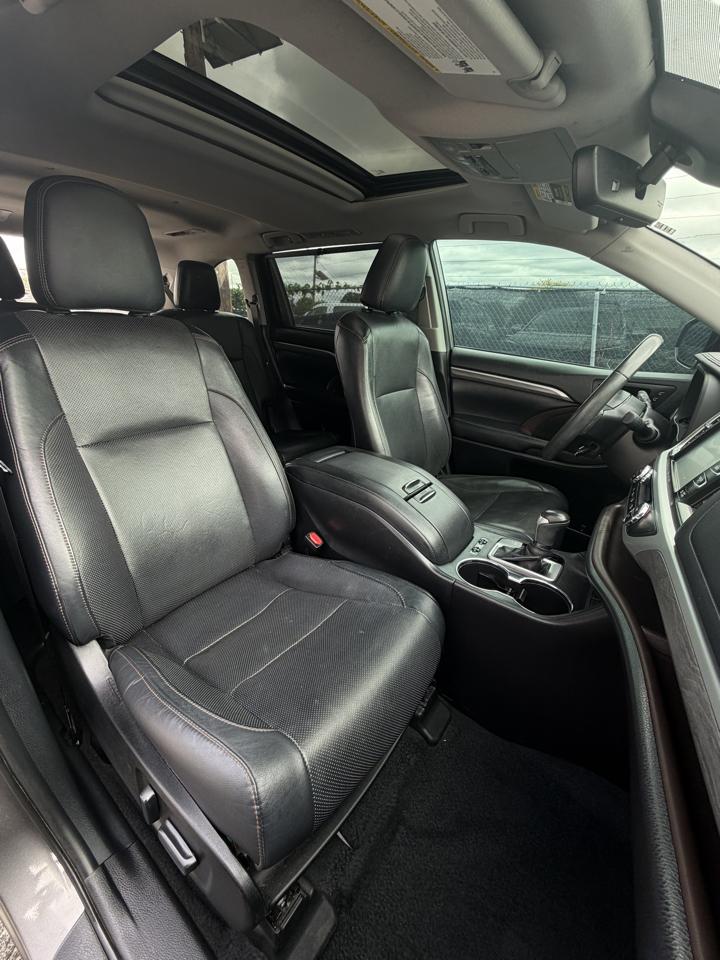 Toyota Highlander Limited V6 FWD (Natl) 2019
