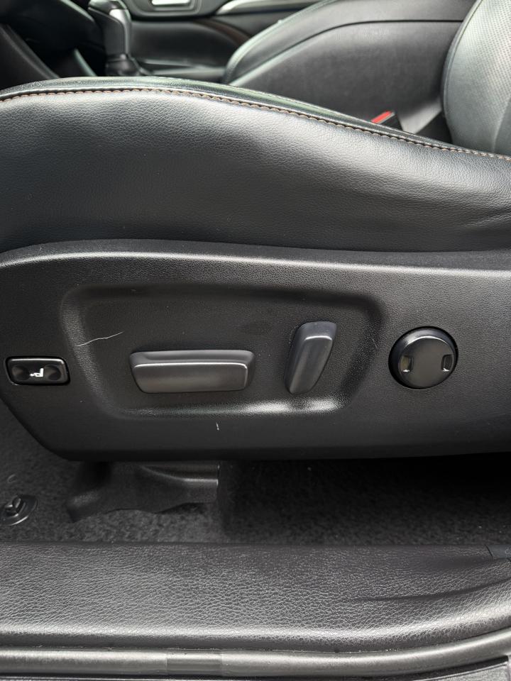Toyota Highlander Limited V6 FWD (Natl) 2019