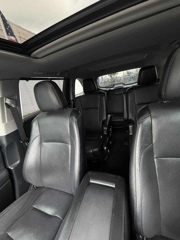 Toyota Highlander Limited V6 FWD (Natl) 2019