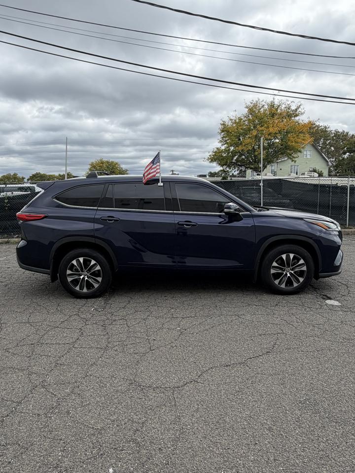 Toyota Highlander XLE AWD (Natl) 2021