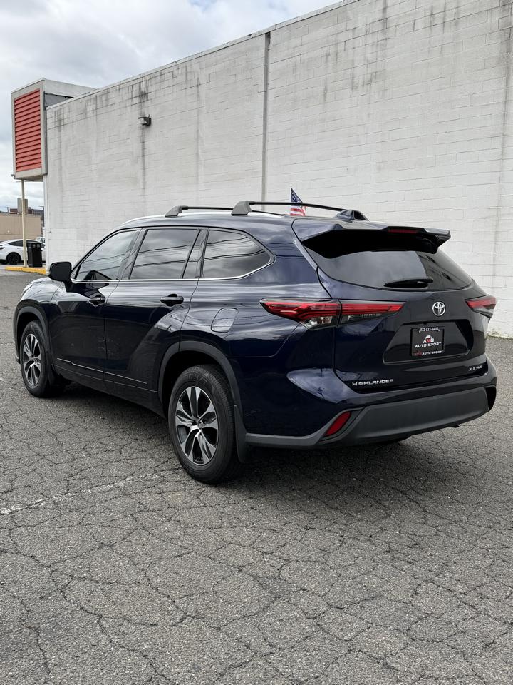 Toyota Highlander XLE AWD (Natl) 2021